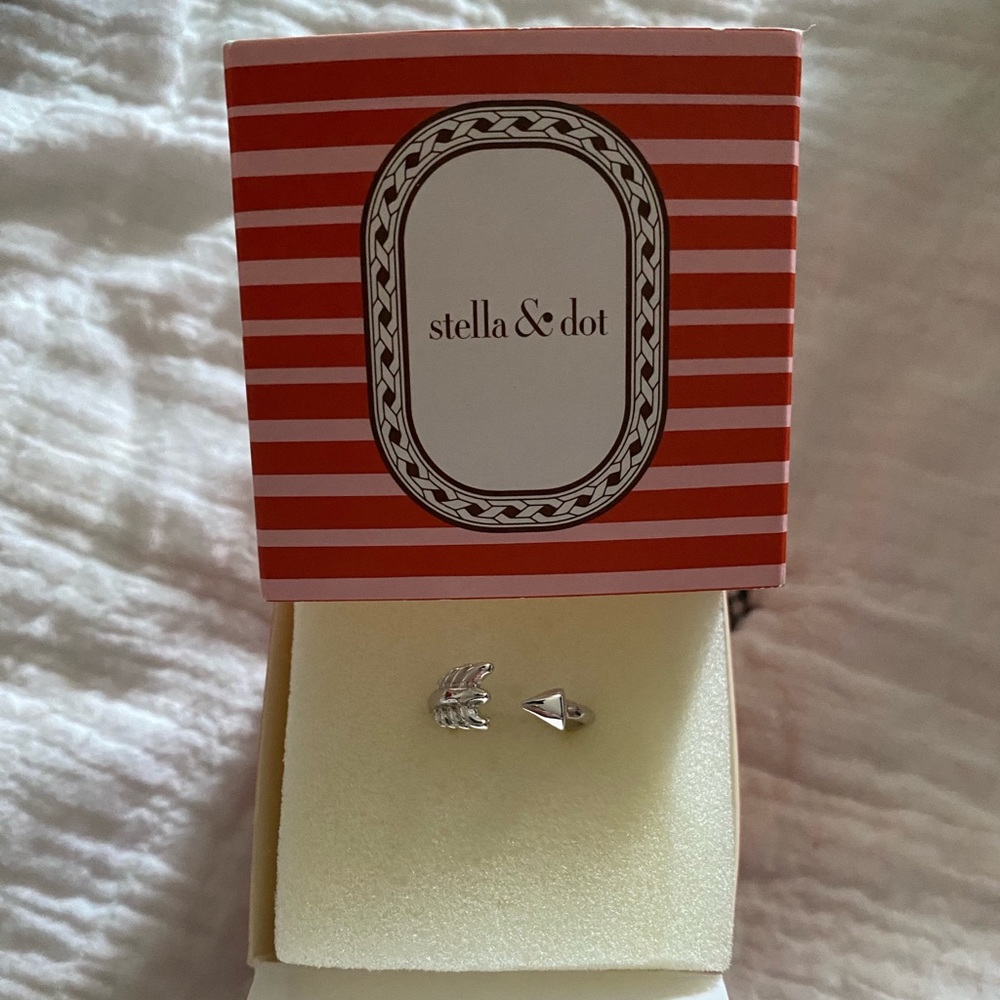 Stella & Dot arrow ring